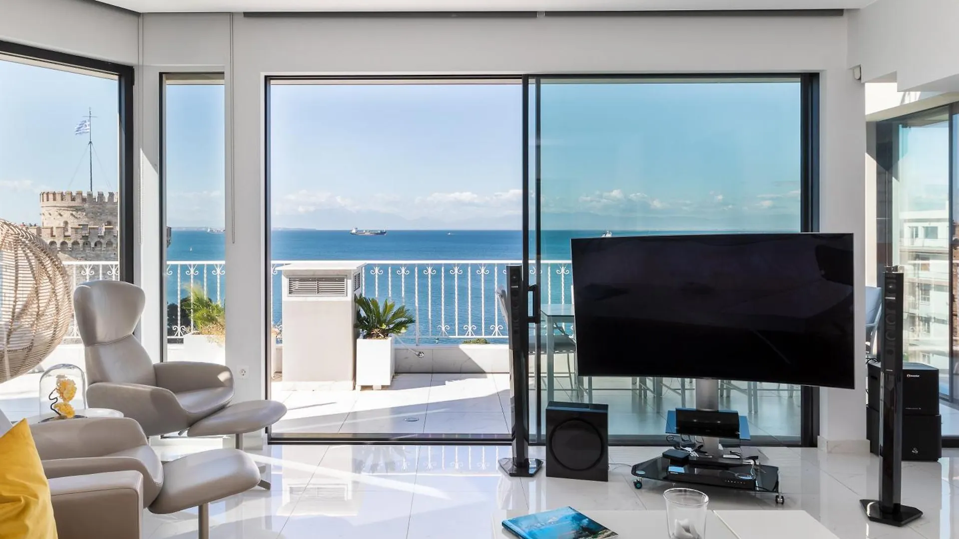 Apartmán Aria, Lux Seafront Apt With White Tower View Soluň 0*,  Řecko